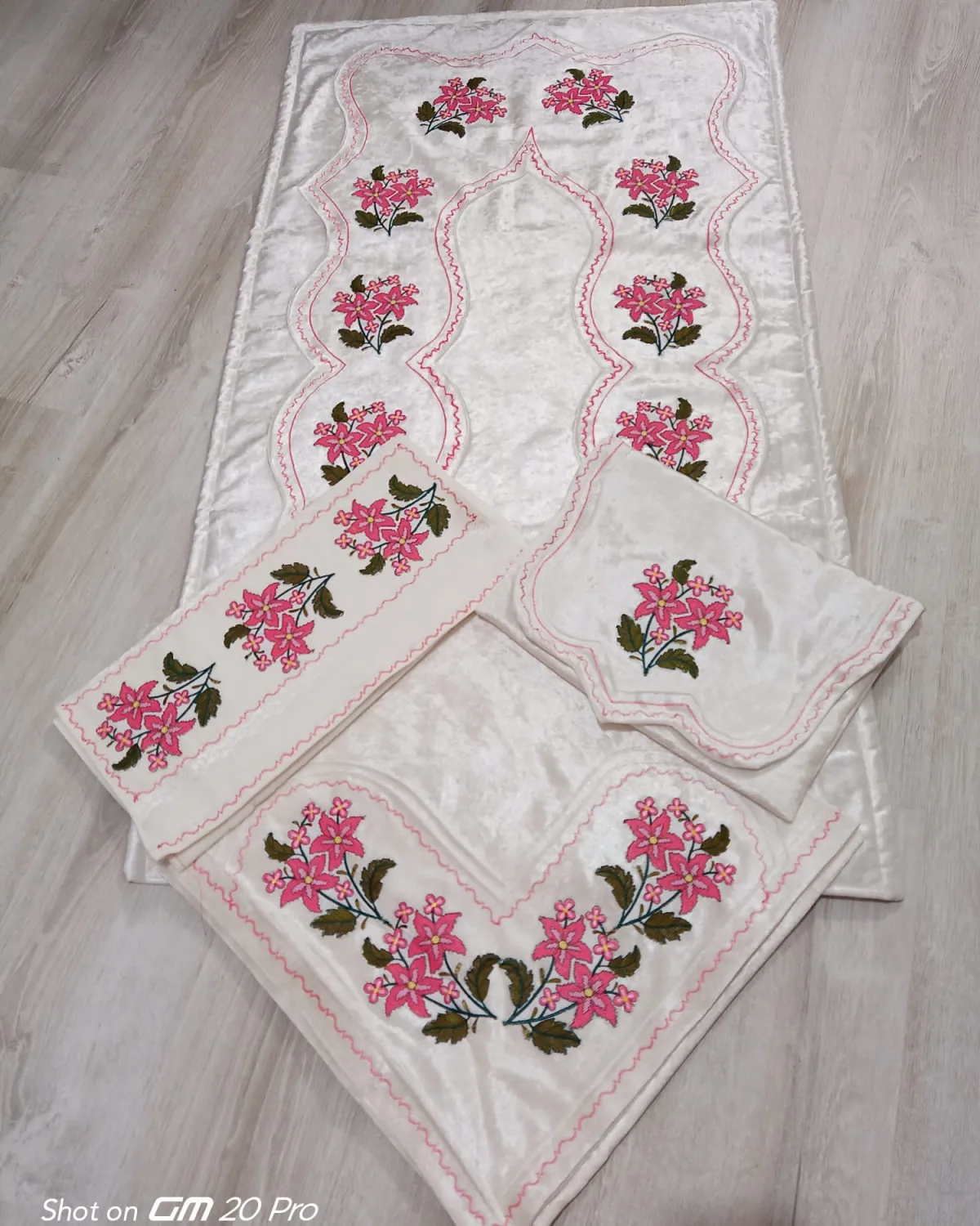 4 Parça Bohça Seti - (Beyaz-Pembe)