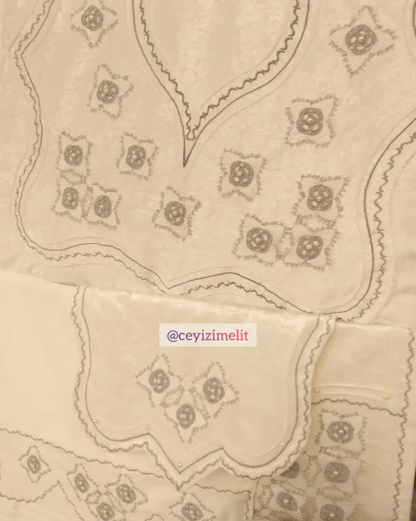 İğneoyası Motifli Seccade Takımı Çicek