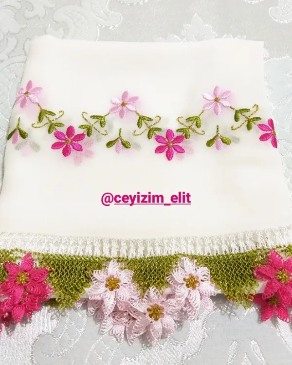 Nakış İşlemeli İğne Oyalı Namaz Örtüsü